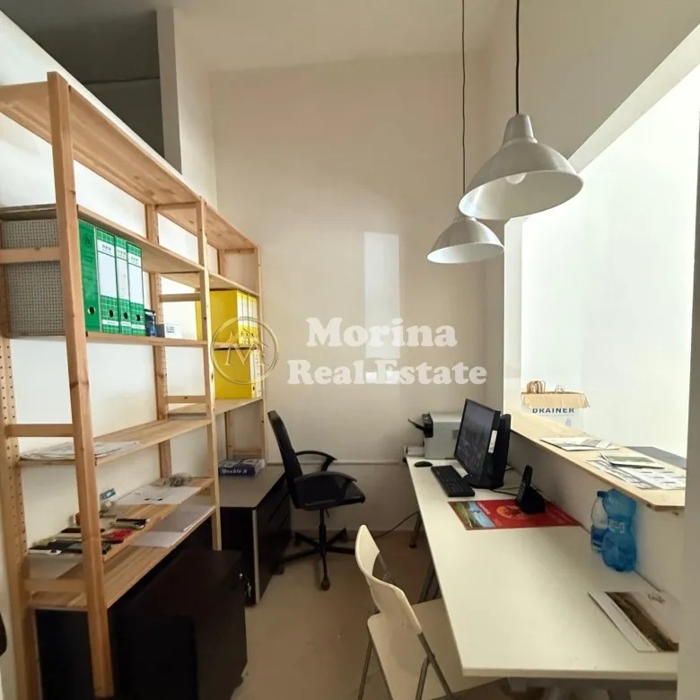 Tirane, jepet me qera ambjent biznesi Kati 0, 103 m² 500 € (Laprak)