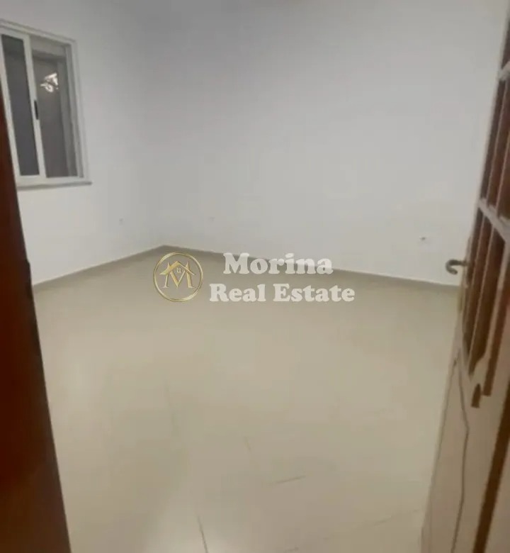 Tirane, jepet me qera shtepi 3+1 Kati 1, 110 m² 400 € (Rruga Besa)