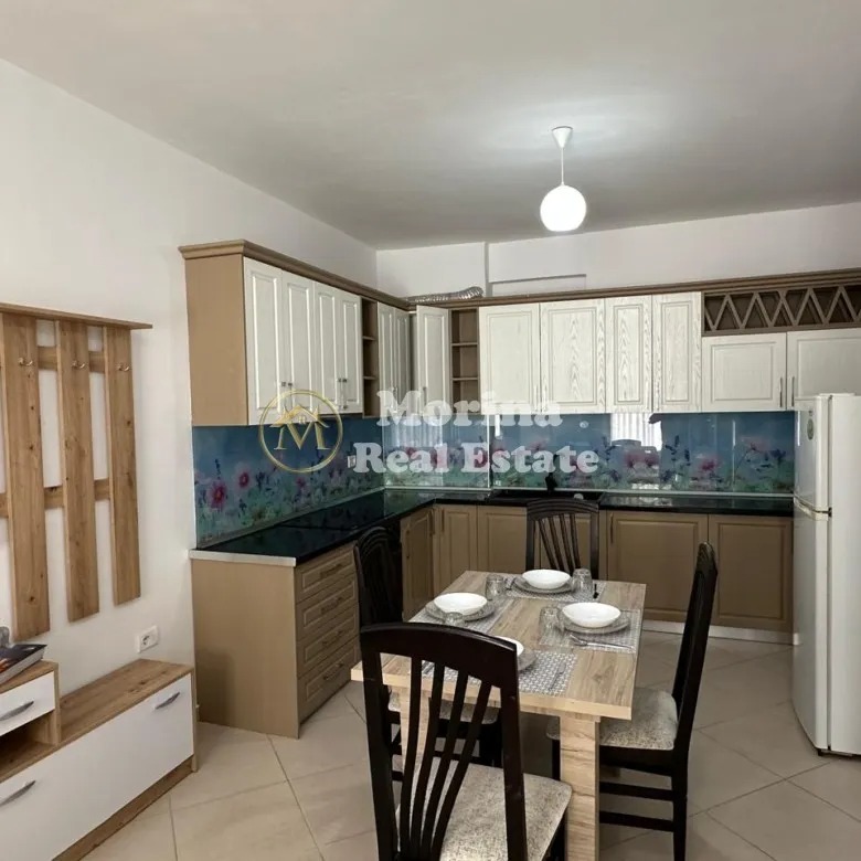 Vlore, jepet me qera apartament 2+1+Ballkon Kati 7, 98 m² 400 € (Vlore, Bulevardi Ismail Qemali)