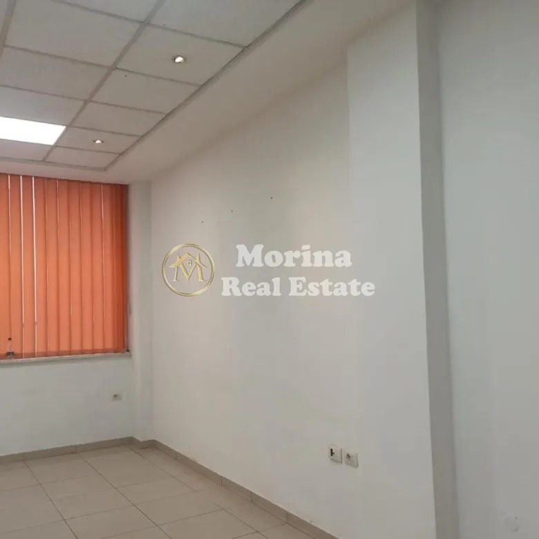 Tirane, jepet me qera ambjent biznesi Kati 1, 28 m² 300 € (Rruga e Dibres, Kompleksi Halili)