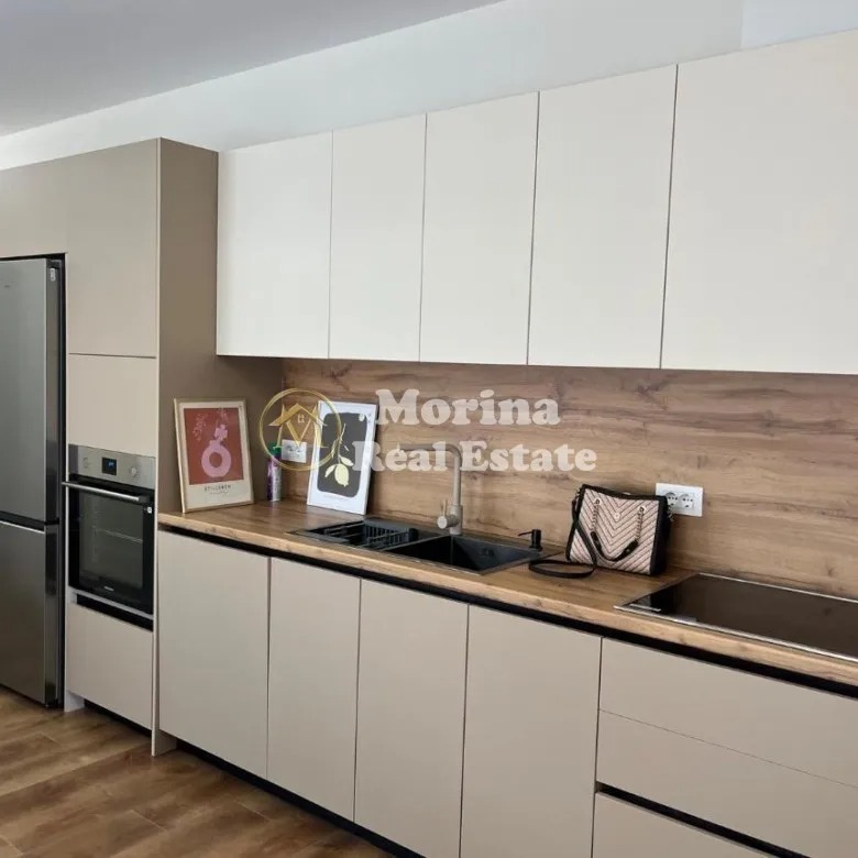 Tirane, jepet me qera apartament 1+1 Kati 6, 65 m² 700 € (Shkolla e Kuqe, Pazari Ri)