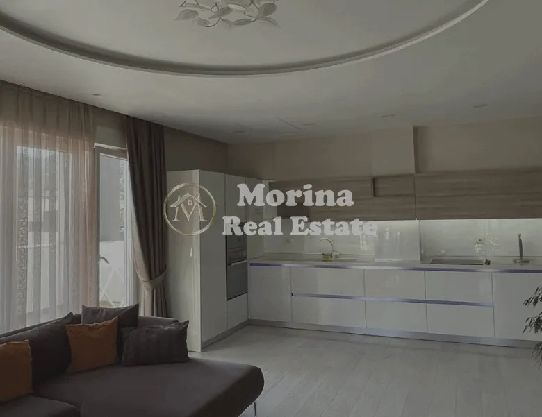 Tirane, jepet me qera apartament 3+1 Kati 4, 187 m² 1.300 € (Liqeni i Thate)