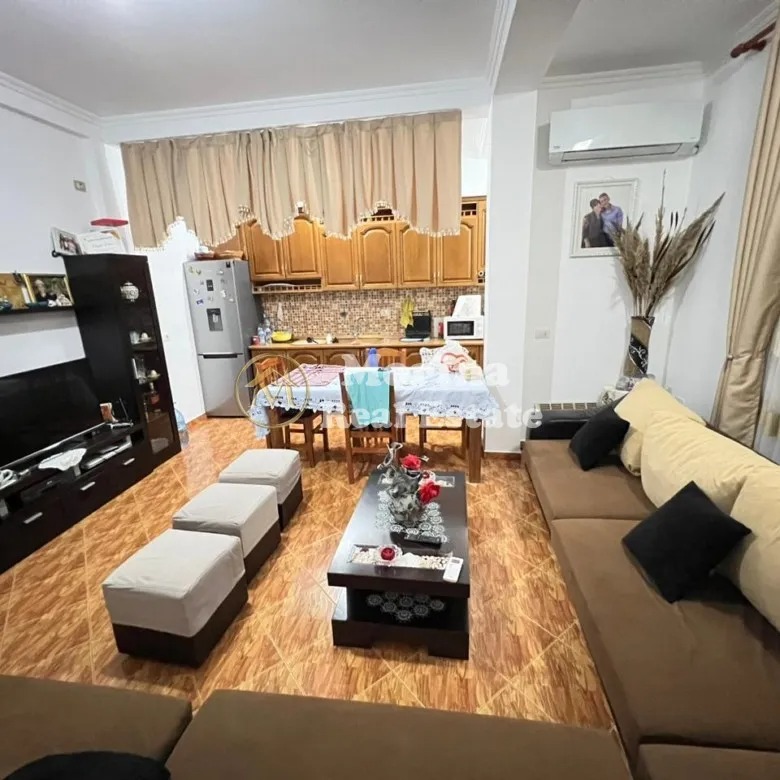 Tirane, jepet me qera Vile 2 Katshe , 230 m² 1.500 € (Ali Demi)