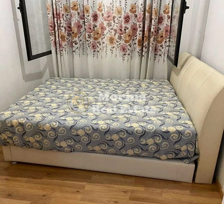 Tirane, jepet me qera apartament 1+1+Ballkon Kati 1, 70 m² 300 € (Kamez)