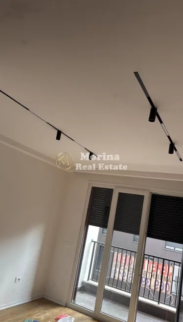 Tirane, jepet me qera ambjent biznesi Kati 3, 60 m² 550 € (Laprake)