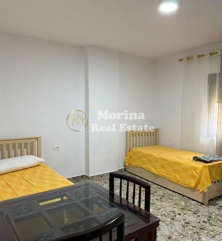 Tirane, jepet me qera apartament 1+1 Kati 1, 75 m² 550 € (Medrese)