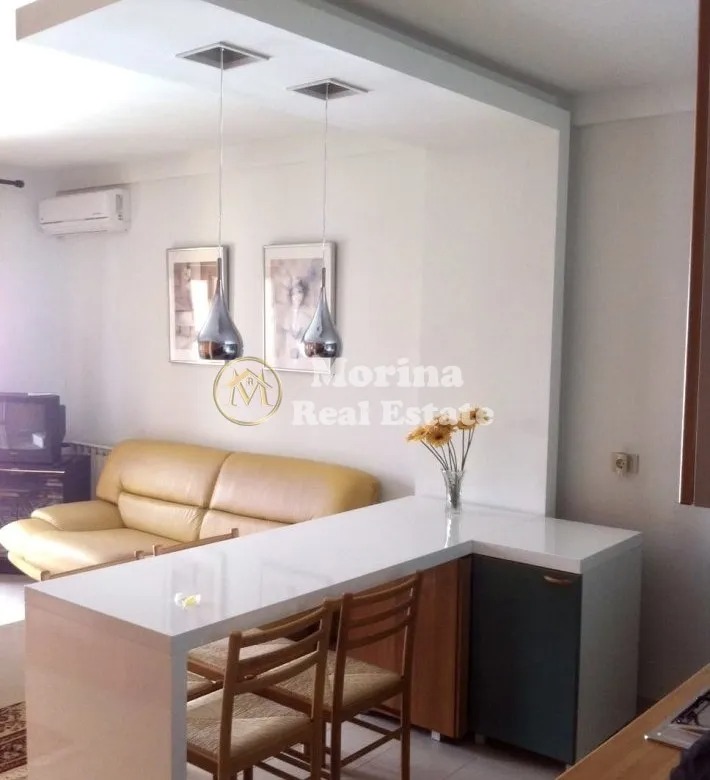 Tirane, jepet me qera apartament 1+1 Kati 3, 60 m² 500 € (21 Dhjetori, Rruga Naim Frasheri)