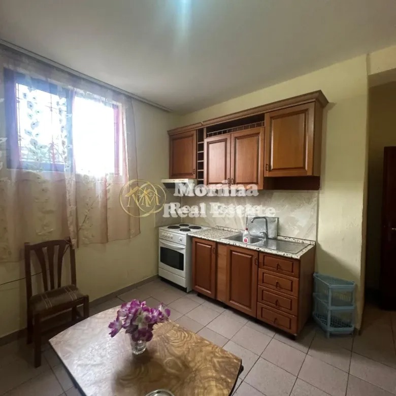 Tirane, jepet me qera shtepi 1+1 Kati 1, 60 m² 350 € (Medreseja)
