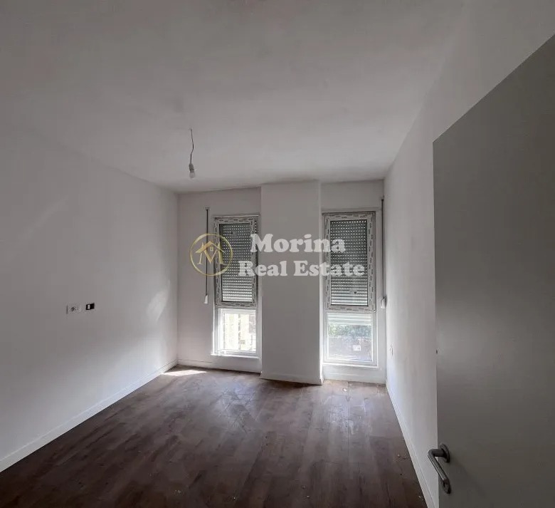 Tirane, jepet me qera apartament 1+1+Ballkon Kati 7, 65 m² 320 € (Univers City)