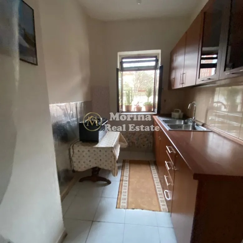 Tirane, jepet me qera shtepi 1+1 Kati 1, 60 m² 300 € (Rruga e Dibres)