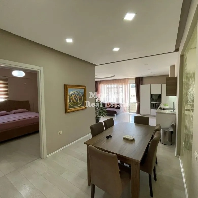 Tirane, jepet me qera apartament 3+1 Kati 4, 130 m² 1.400 € (Liqeni i Thate)