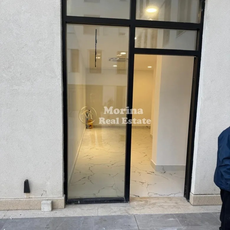 Tirane, jepet me qera ambjent biznesi Kati 1, 38 m² 900 € (Rruga Mine Peza)
