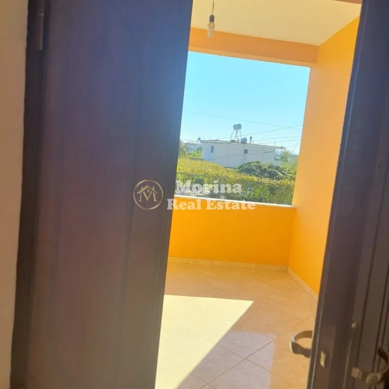 Tirane, jepet me qera Vile 2+1 Kati 2, 120 m² 400 € (Kamez)