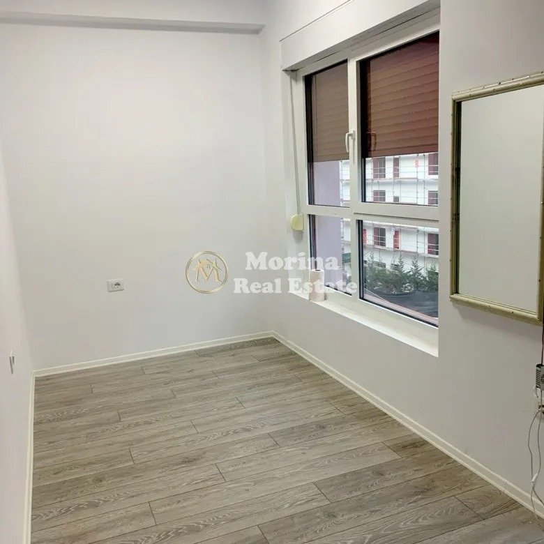 Tirane, jepet me qera ambjent biznesi Kati 2, 40 m² 250 € (Ali Demi, Mangalem)