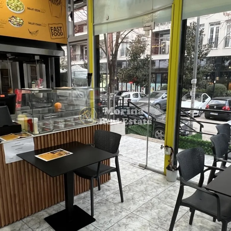 Tirane, shitet ambjent biznesi Kati 1, 42 m² (Rruga 5 Maji)