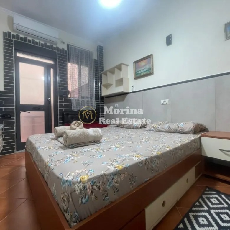 Tirane, jepet me qera apartament 1+1 Kati 1, 55 m² 420 € (Rruga 5 Maji)