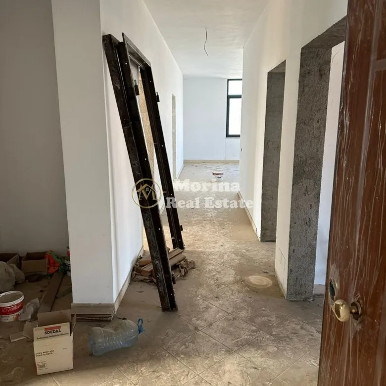 Tirane, shitet Vile 4 Katshe , 720 m² 1.100.000 € (Kinostudio)