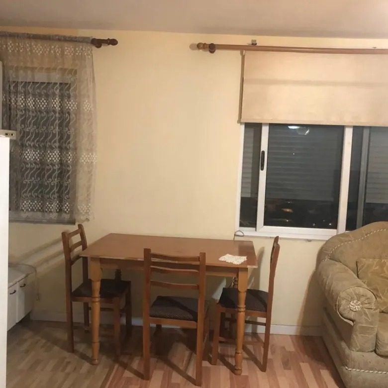Tirane, jepet me qera apartament 2+1 Kati 4, 82 m² 500 € (Kinostudio)