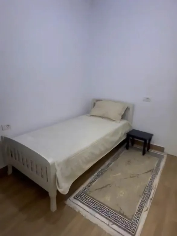 Tirane, jepet me qera Vile 2+1 Kati 3, 70 m² 350 € (Ali Demi)