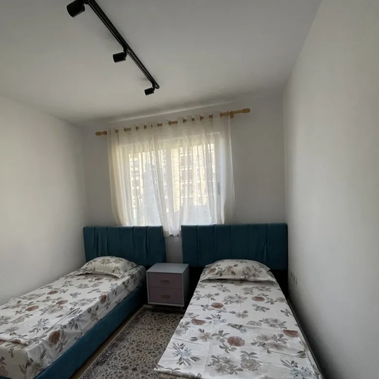Tirane, jepet me qera apartament 2+1 Kati 4, 90 m² 750 € (Qender)