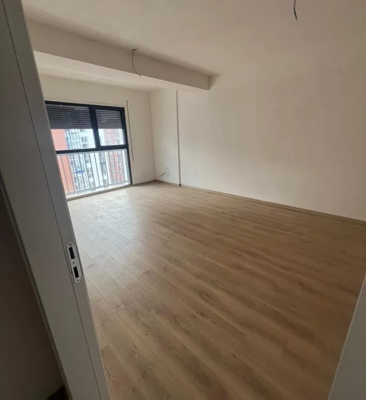 Tirane, jepet me qera ambjent biznesi Kati 6, 98 m² 670 € (Bulevardi i Ri)