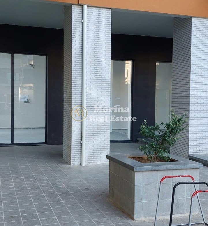 Tirane, jepet me qera ambjent biznesi Kati 0, 81 m² 1.000 € (Xhamlliku)