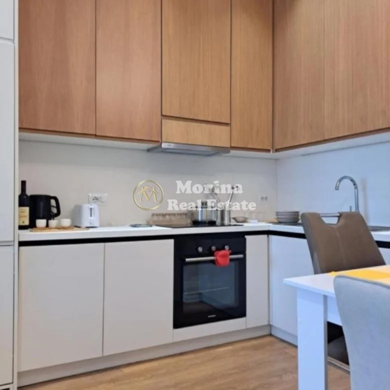 Tirane, jepet me qera apartament 1+1 Kati 5, 65 m² 550 € (Porcelan)