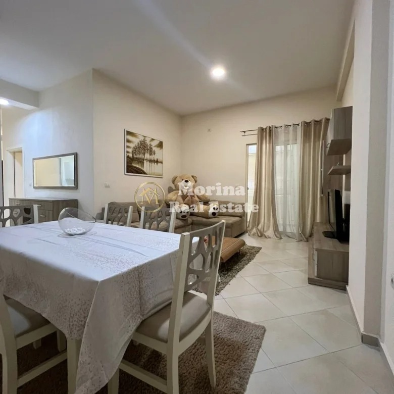 Tirane, jepet me qera apartament 1+1 Kati 1, 65 m² 400 € (Fresku)