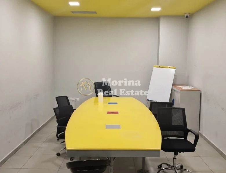 Tirane, jepet me qera ambjent biznesi Kati 2, 916 m² 18.000 € (Rruga e Kavajes)