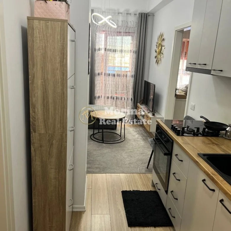 Tirane, jepet me qera 1+1 Kati 3, 60 m² 400 € (Ali Demi)