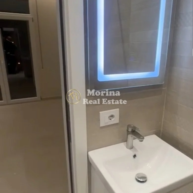 Tirane, jepet me qera garsonier Kati 4, 40 m² 300 € (Rruga 5 Maji)