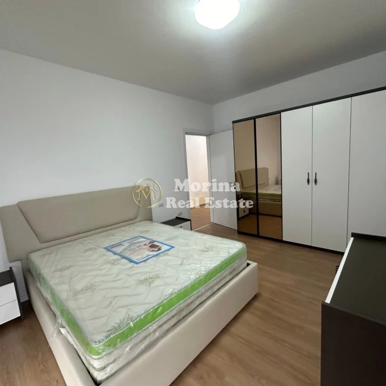 Tirane, jepet me qera apartament 3+1 Kati 7, 140 m² 500 € (Paskuqan)