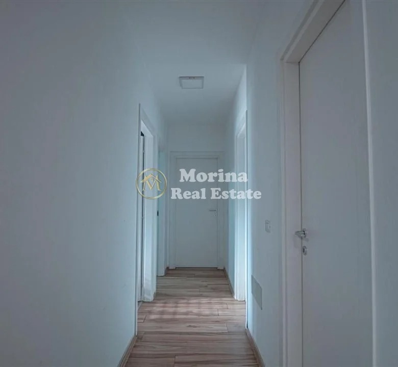 Tirane, jepet me qera ambjent biznesi Kati 6, 132 m² 800 € (Don Bosko)