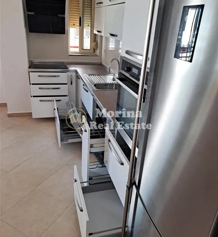 Tirane, shitet apartament 2+1+Ballkon Kati 4, 94 m² 260.000 € (Liqeni i Thate)