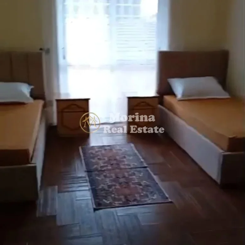 Tirane, jepet me qera apartament 3+1 Kati 3, 85 m² 520 € (Xhamlliku)