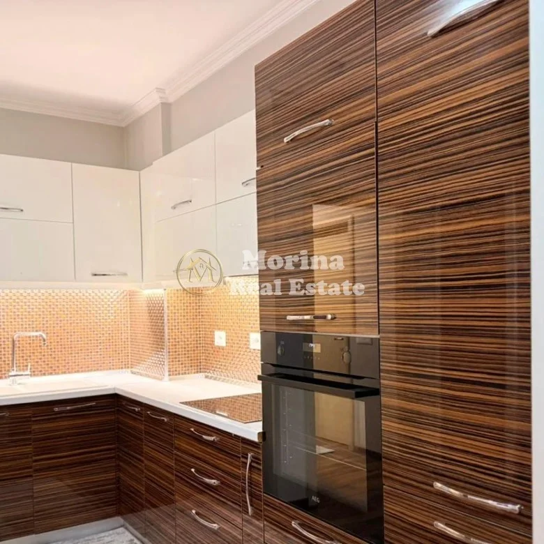 Tirane, jepet me qera apartament 2+1 Kati 7, 115 m² 650 € (Astir)