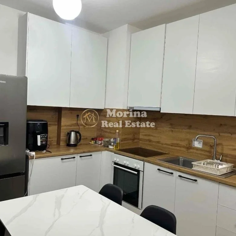 Tirane, jepet me qera apartament 2+1 Kati 7, 83 m² 400 € (Univers City)