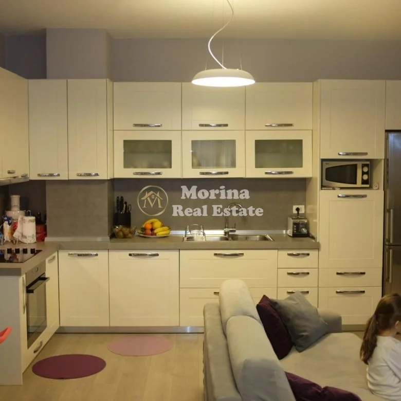 Tirane, jepet me qera apartament 1+1 Kati 3, 70 m² 600 € (Stacioni i Trenit)