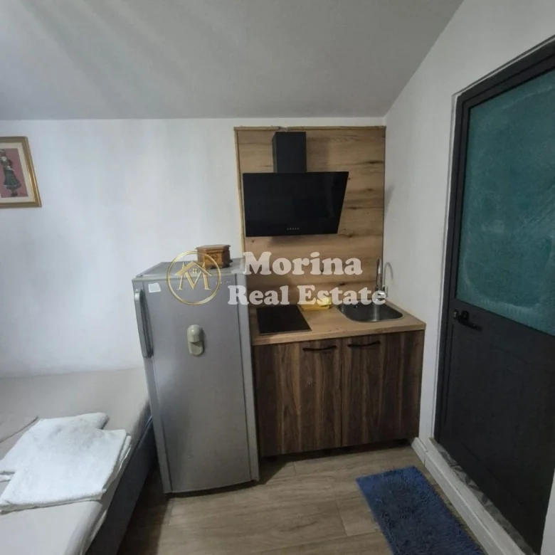 Tirane, jepet me qera garsonier Kati 3, 28 m² 250 € (Shkolla e Bashkuar)