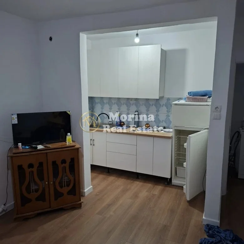Tirane, jepet me qera garsonier Kati 3, 50 m² 300 € (Laprake)