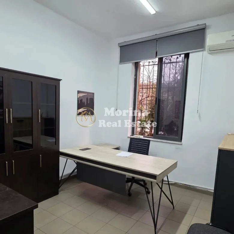 Tirane, jepet me qera ambjent biznesi Kati 0, 24 m² 500 € (Kinema Agimi, Blloku)