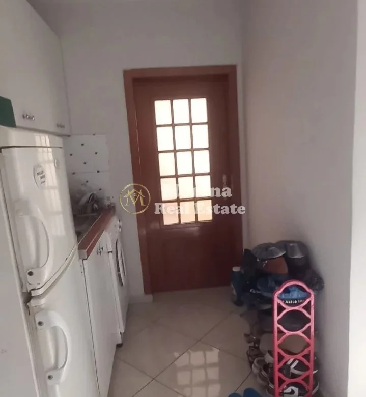 Tirane, jepet me qera apartament 1+1 Kati 2, 45 m² 290 € (Shkolla e Bashkuar)