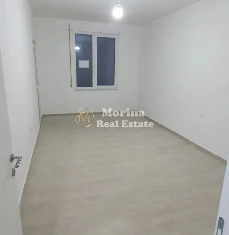 Tirane, jepet me qera apartament 2+1 Kati 1, 90 m² 500 € (Shkoze)