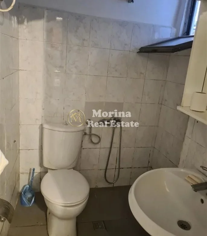 Tirane, jepet me qera garsonier Kati 1, 30 m² 300 € (Bulevardi Zogu i Pare)