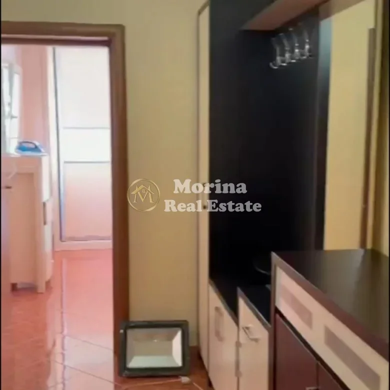 Tirane, jepet me qera apartament 3+1 Kati 4, 98 m² 500 € (Kompleksi Malajziani)