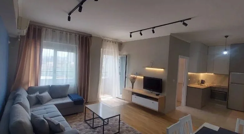 Tirane, jepet me qera apartament 1+1 Kati 4, 70 m² 600 € (Rruga e Dibres)