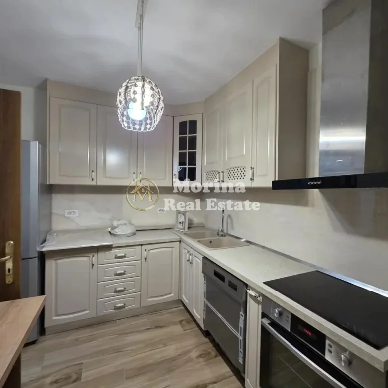 Tirane, jepet me qera apartament 4+1 Kati 6, 120 m² 1.500 € (Rruga Mine Peza)