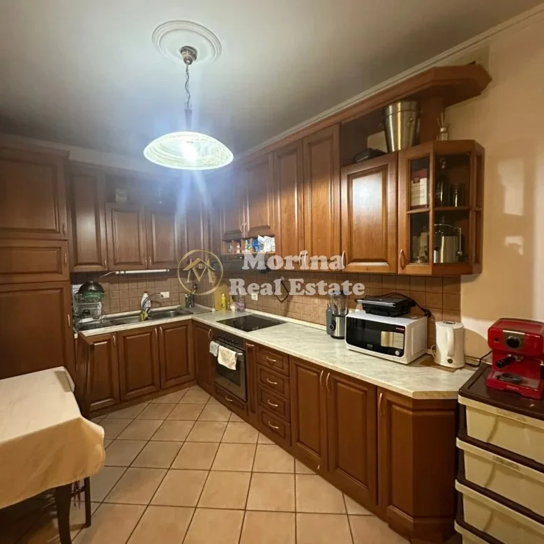 Tirane, jepet me qera apartament 2+1+Ballkon Kati 2, 120 m² 550 € (Shkolla e Baletit)
