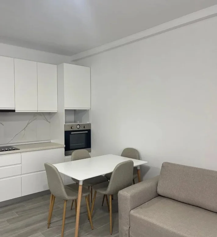 Tirane, jepet me qera apartament 3+1+Ballkon 2, 120 550 (5 Maji)
