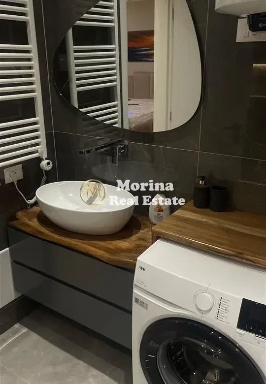 Tirane, jepet me qera apartament 2+1+Ballkon Kati 5, 116 m² 1.600 € (Liqeni i Thate)